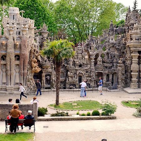 Отель Les Garennes Saint-Uze Экстерьер фото