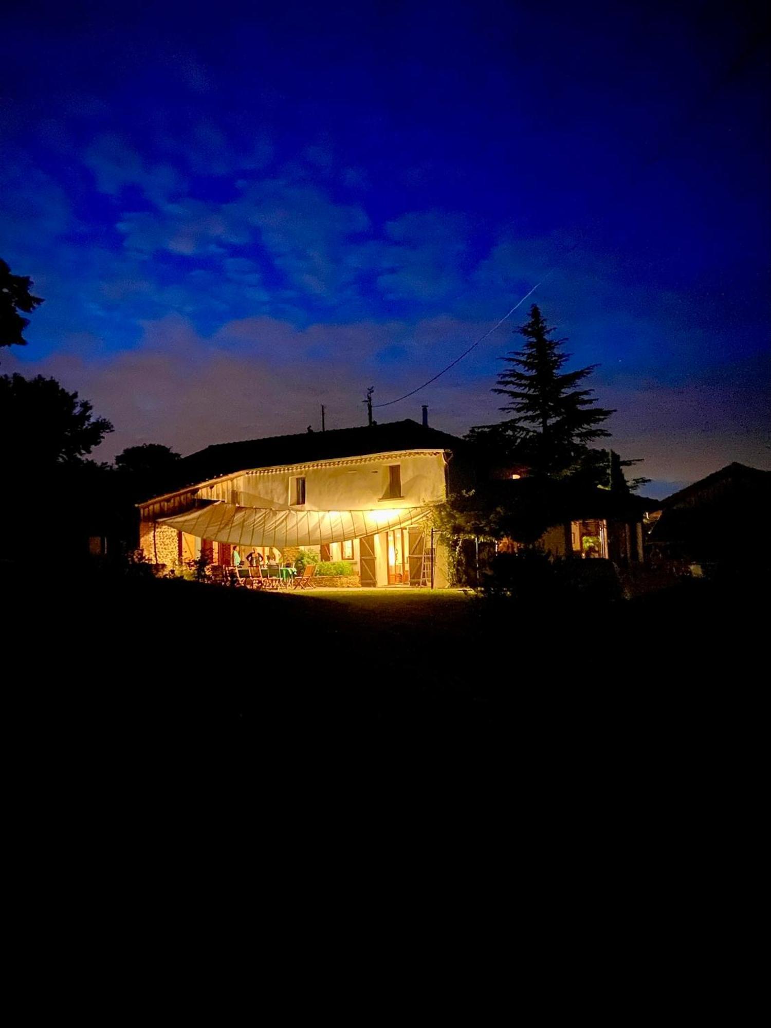 Отель Les Garennes Saint-Uze Экстерьер фото